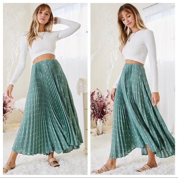 Gorgeous Pleated Woven Maxi Skirt - Picture 3 of 4